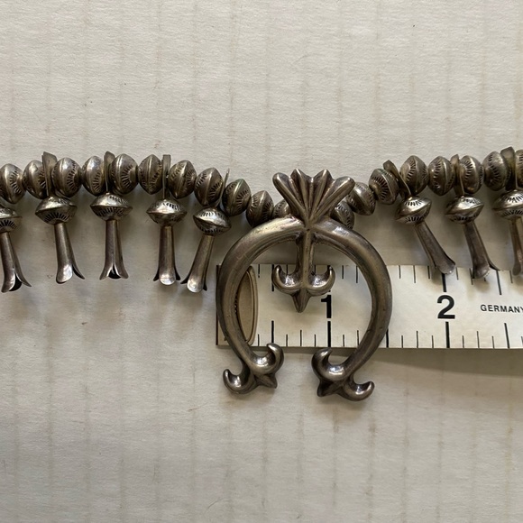 Beautiful Vintage Navaho Sterling Silver Squash Blossom Necklace - Picture 12 of 16